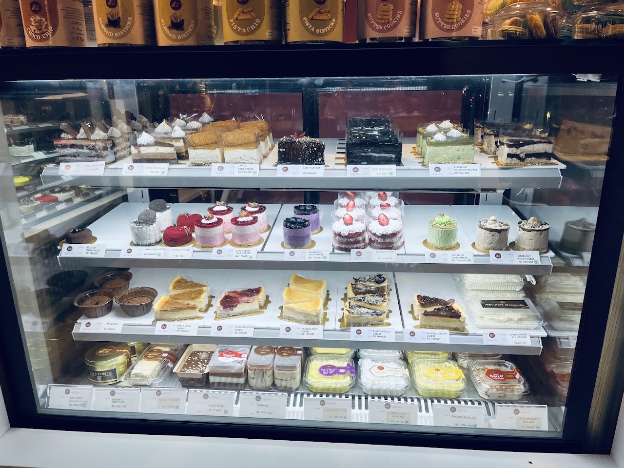A photo of Honey Special Cake HSR, posted by a diner