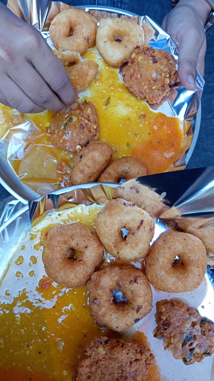 Idli at Tiffin Centre